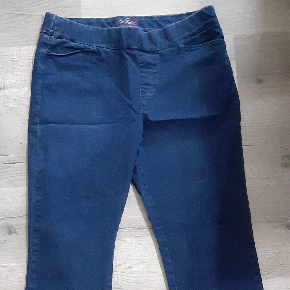 Chic Classic pull-up jeans.